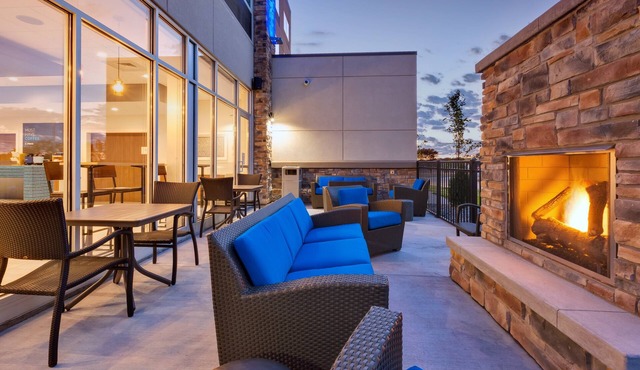 Holiday Inn Express & Suites Eau Claire West I-94 by IHG