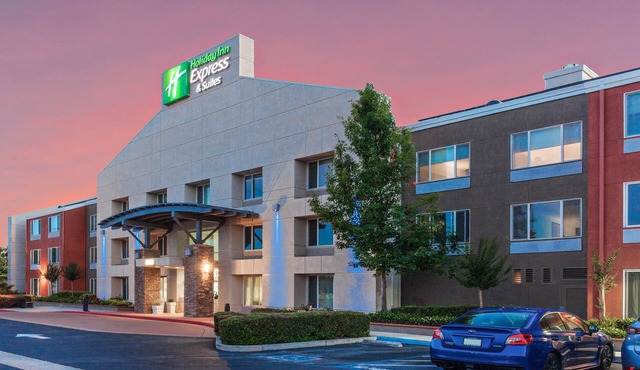Holiday Inn Express & Suites Elk Grove West I-5 by IHG