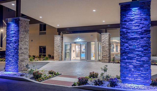 Holiday Inn Express & Suites Elkhart North by IHG