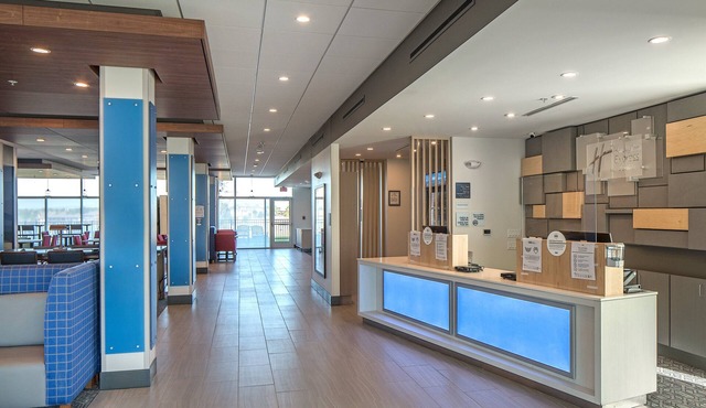 Holiday Inn Express & Suites West Omaha - Elkhorn by IHG