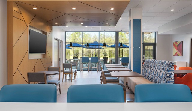 Holiday Inn Express & Suites DFW Airport Southwest - Euless