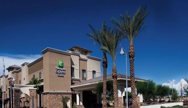 Holiday Inn Express & Suites Phoenix - Glendale Sports Dist by IHG
