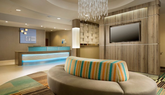 Holiday Inn Express & Suites DFW - Grapevine by IHG