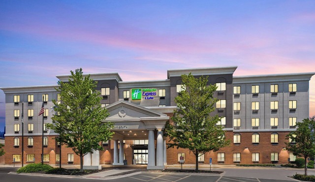 Holiday Inn Express & Suites Chicago West - O'Hare Arpt Area by IHG