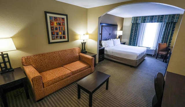 Holiday Inn Express & Suites Lexington by IHG