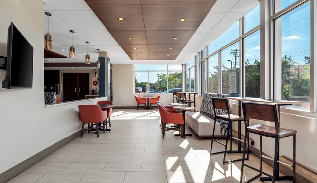 Holiday Inn Express & Suites Detroit Northwest - Livonia by IHG