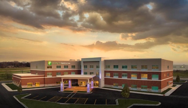 Holiday Inn Express & Suites - Lockport by IHG