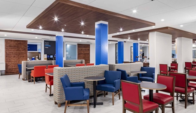 Holiday Inn Express & Suites Madison by IHG
