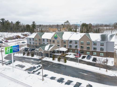 Holiday Inn Express & Suites Marquette by IHG