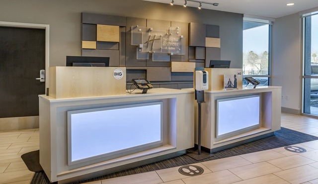 Holiday Inn Express & Suites Phoenix Dwtn - State Capitol by IHG