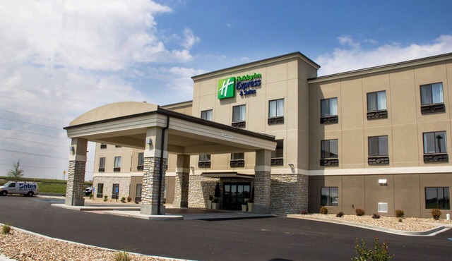 Holiday Inn Express & Suites Sikeston Southwest by IHG
