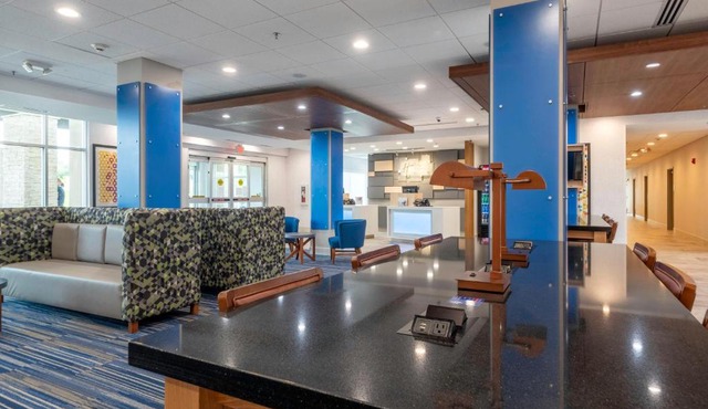 Holiday Inn Express & Suites - Staunton by IHG