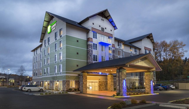 Holiday Inn Express & Suites Seattle South - Tukwila by IHG