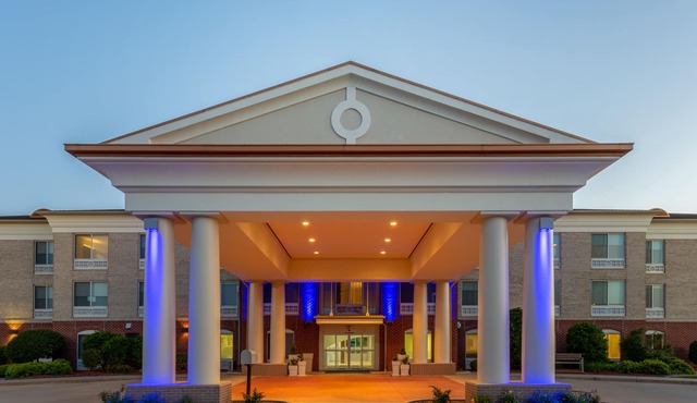 Holiday Inn Express & Suites Vandalia by IHG