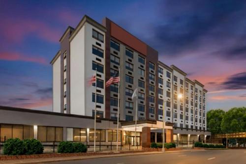 Holiday Inn Express & Suites Washington DC - NoMA by IHG