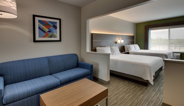 Holiday Inn Express & Suites Waukegan by IHG