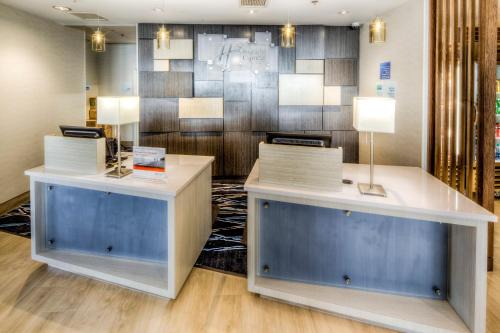 Holiday Inn Express & Suites Cleveland/Westlake by IHG