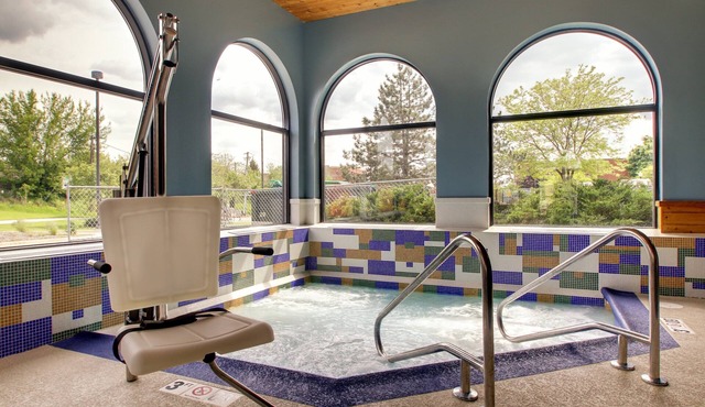 Holiday Inn Express & Suites Aurora - Naperville by IHG