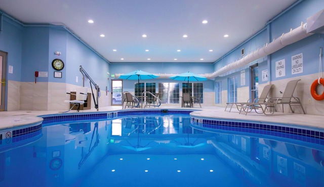 Holiday Inn Express & Suites Center Township by IHG