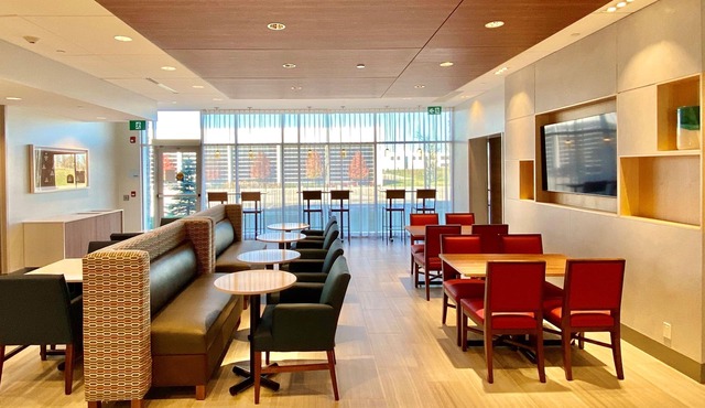 Holiday Inn Express & Suites Aurora by IHG