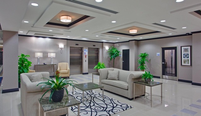 Holiday Inn Express & Suites Ottawa West - Nepean by IHG