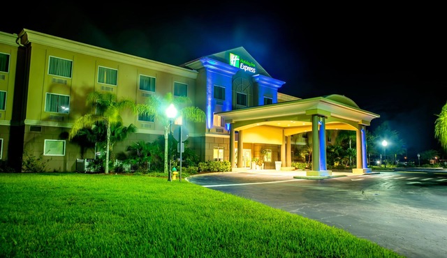 Holiday Inn Express & Suites Cocoa by IHG