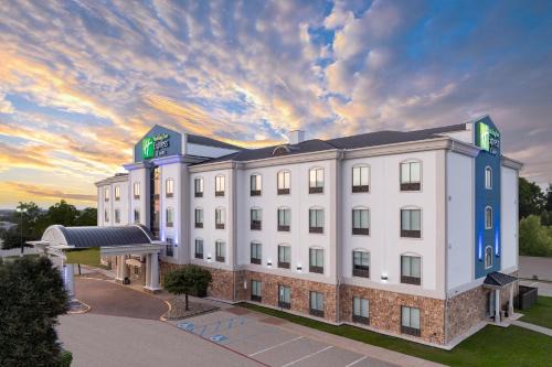 Holiday Inn Express & Suites - Denton North by IHG