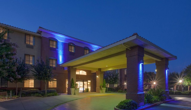 Holiday Inn Express & Suites Davis - University Area by IHG