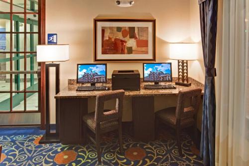 Holiday Inn Express & Suites Detroit - Novi by IHG