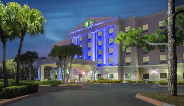 Holiday Inn Express & Suites Kendall by IHG