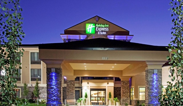 Holiday Inn Express & Suites Logan by IHG