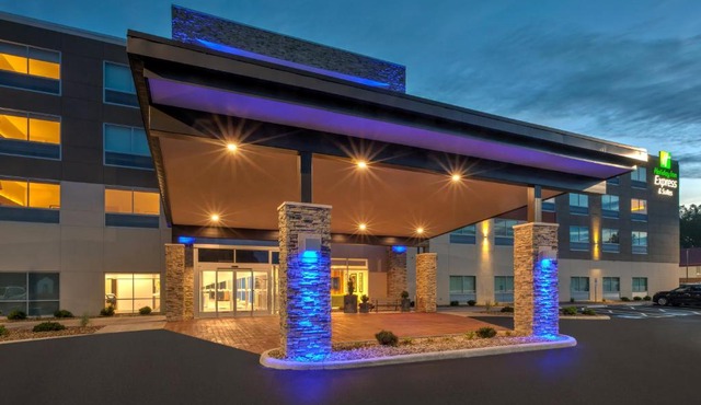 Holiday Inn Express & Suites - Milan - Sandusky Area by IHG