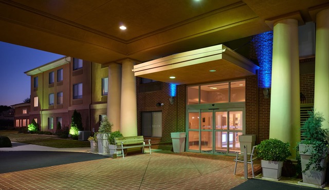 Holiday Inn Express & Suites Oxford by IHG