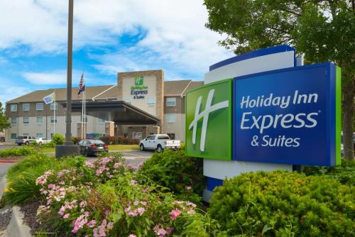 Holiday Inn Express & Suites - Omaha - 120th and Maple by IHG