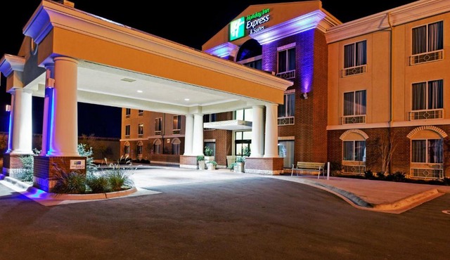 Holiday Inn Express & Suites Ozona by IHG