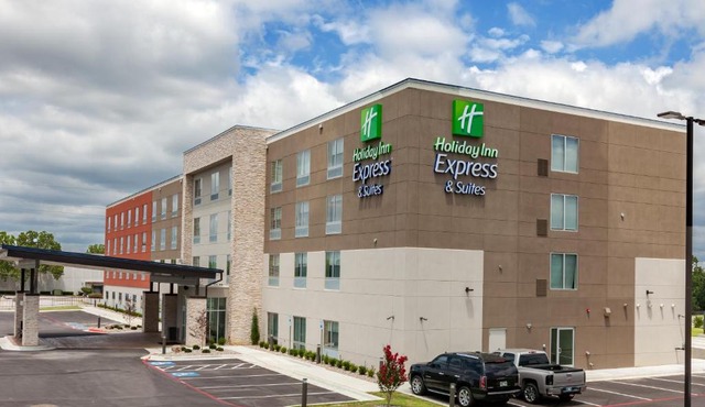 Holiday Inn Express & Suites Tulsa South - Woodland Hills by IHG