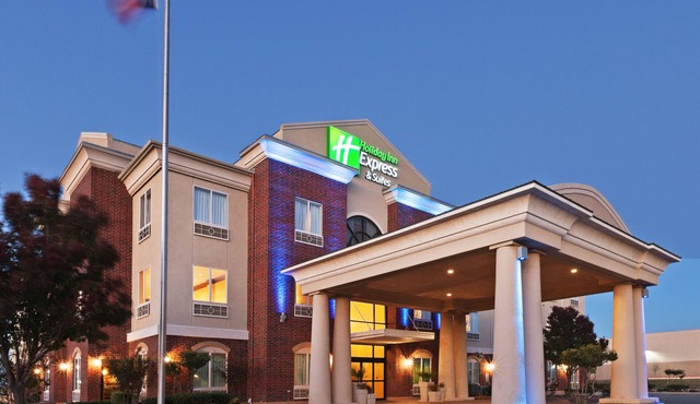 Holiday Inn Express & Suites by IHG