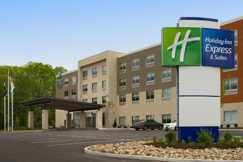 Holiday Inn Express & Suites by IHG Altoona by IHG