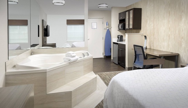 Holiday Inn Express & Suites Annapolis by IHG