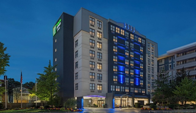 Holiday Inn Express & Suites Boston - Cambridge by IHG