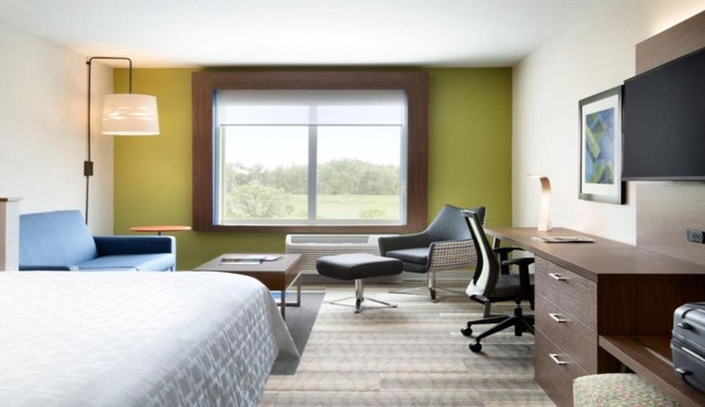 Holiday Inn Express & Suites - Canton by IHG