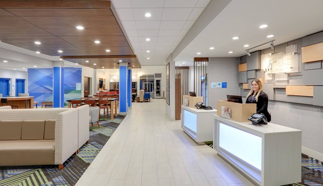 Holiday Inn Express & Suites Dallas NW HWY - Love Field by IHG