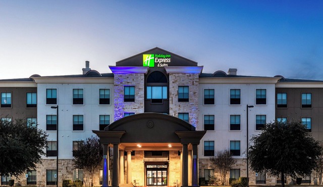 Holiday Inn Express & Suites Del Rio by IHG