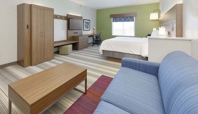 Holiday Inn Express & Suites Denton North by IHG