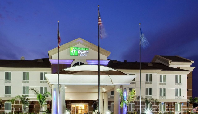 Holiday Inn Express & Suites Dinuba West by IHG