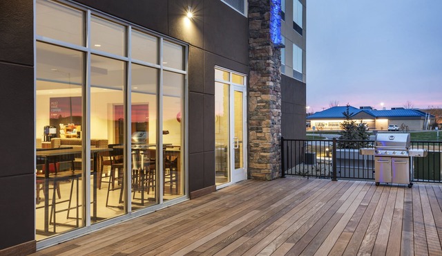 Holiday Inn Express & Suites Hudson I-94 by IHG