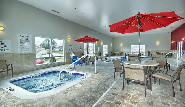 Holiday Inn Express & Suites Ironton by IHG