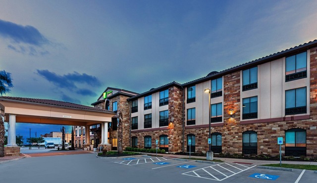 Holiday Inn Express & Suites Austin NW - Lakeway by IHG