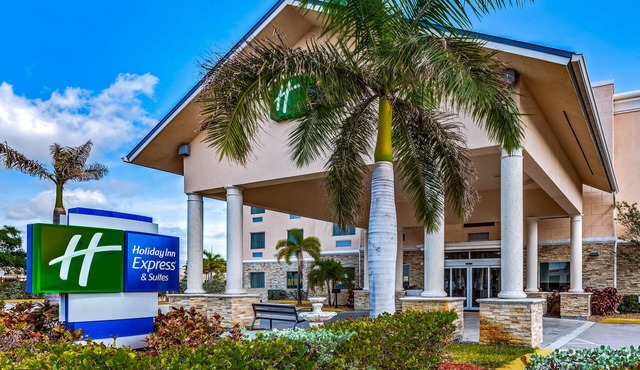 Holiday Inn Express & Suites Lantana by IHG