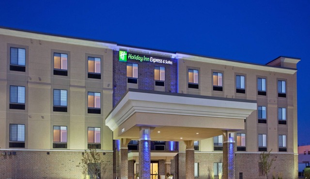 Holiday Inn Express & Suites Lincoln Airport by IHG